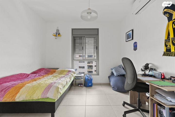 דירה, יגאל ידין, המגינים, מודיעין מכבים רעות