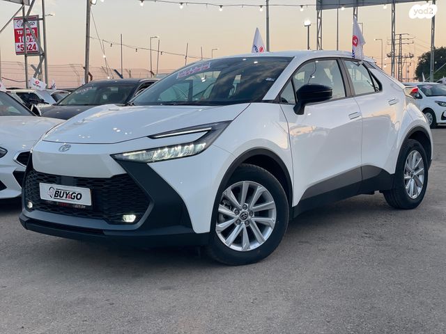 מודעת רכב טויוטה C-HR