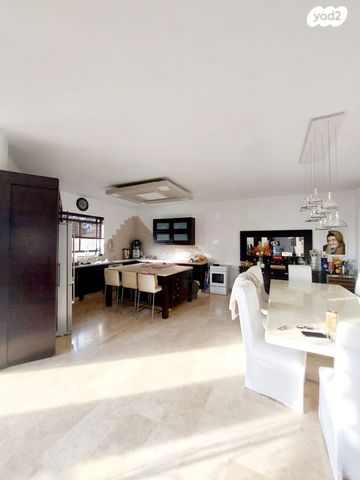 דו משפחתי, נחל שובל, כפר יונה