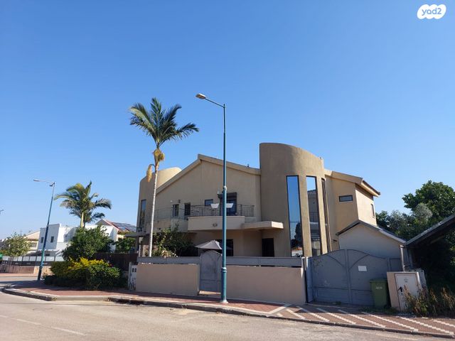 דו משפחתי, נחל שובל, כפר יונה