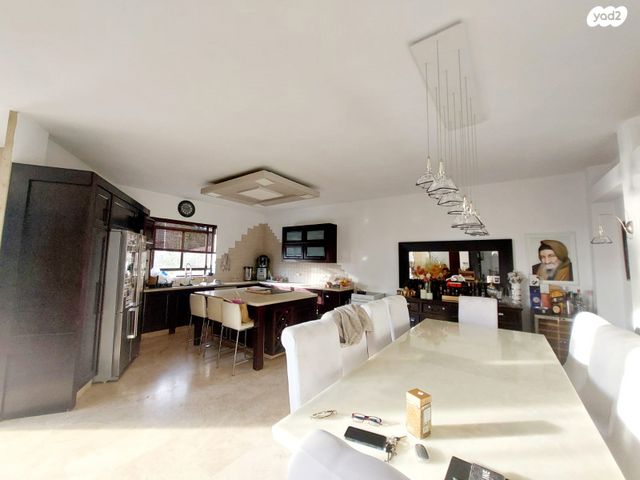 דו משפחתי, נחל שובל, כפר יונה