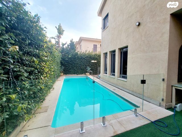 דו משפחתי, נחל שובל, כפר יונה