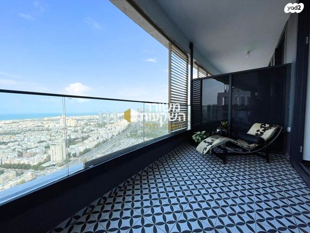 דרך מנחם בגין 158