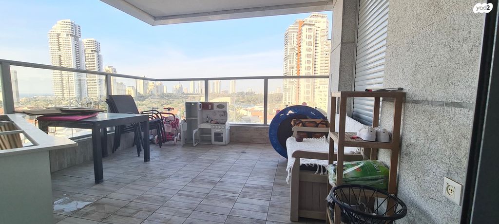 דירה, חטיבת גבעתי, גלי הים, נתניה