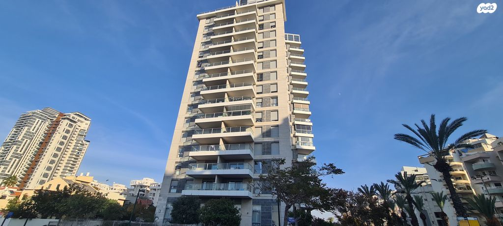 דירה, חטיבת גבעתי, גלי הים, נתניה