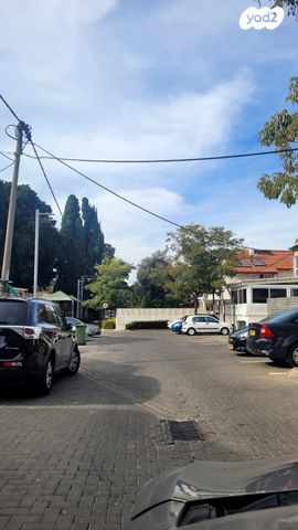 דירת גן, דובדבן הכפר, כפר סבא