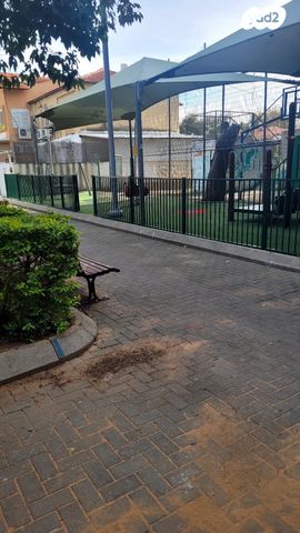 דירת גן, דובדבן הכפר, כפר סבא