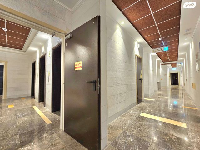 משרדים, אחד העם 9, מרכז העיר, חדרה