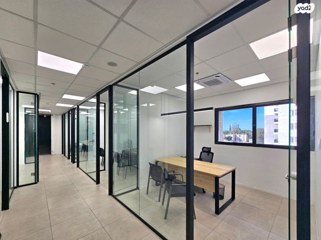 משרדים, אחד העם 9, מרכז העיר, חדרה