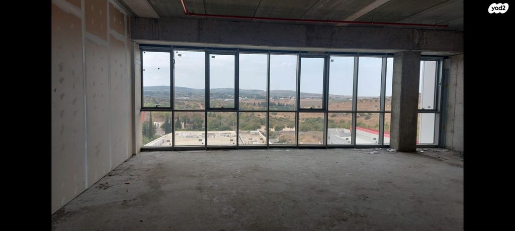 בניין משרדים, שילת