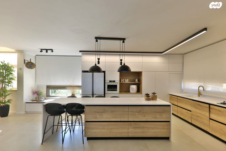 גג/ פנטהאוז, פייר אוגוסט רנואר, גבעת טל, קרית אתא