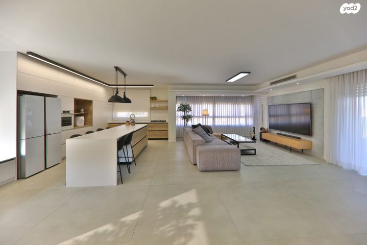 גג/ פנטהאוז, פייר אוגוסט רנואר, גבעת טל, קרית אתא