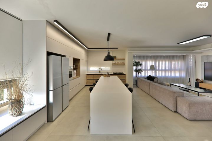 גג/ פנטהאוז, פייר אוגוסט רנואר, גבעת טל, קרית אתא