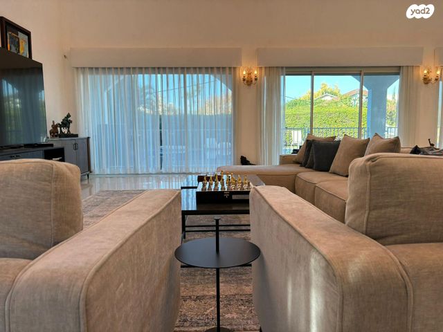 בית פרטי/ קוטג', גולן, רמת השרון