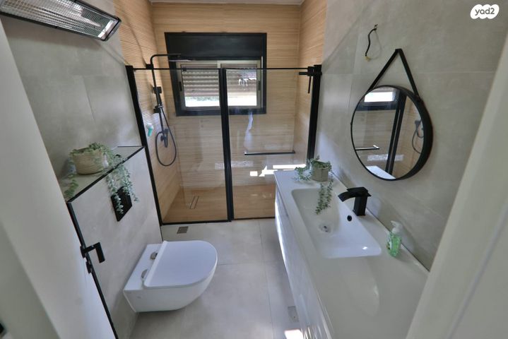 גג/ פנטהאוז, פייר אוגוסט רנואר, גבעת טל, קרית אתא