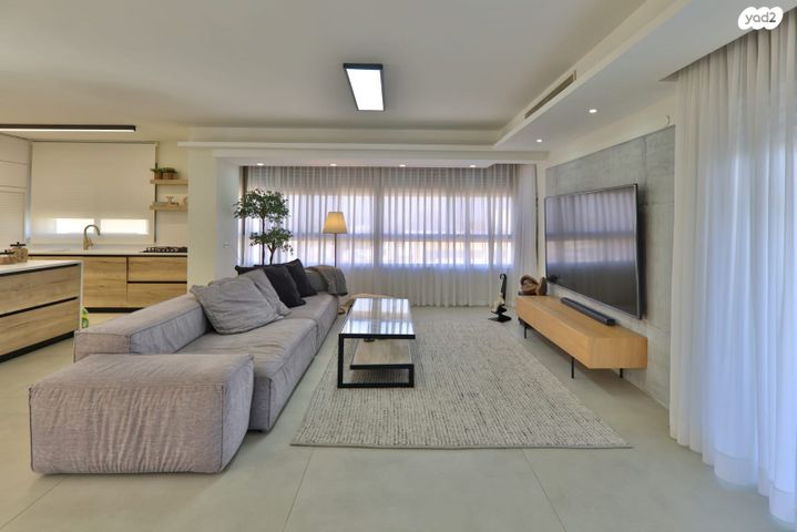 גג/ פנטהאוז, פייר אוגוסט רנואר, גבעת טל, קרית אתא