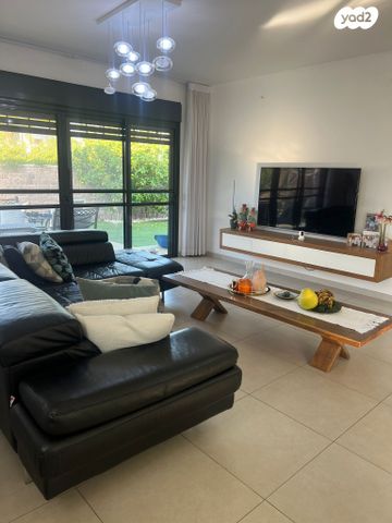 בית פרטי/ קוטג', זיקים