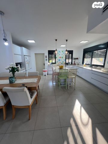 בית פרטי/ קוטג', זיקים