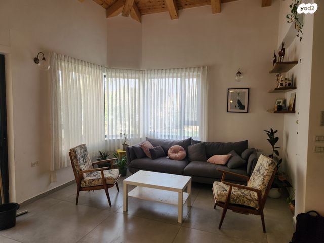 דו משפחתי, כפר אלדד