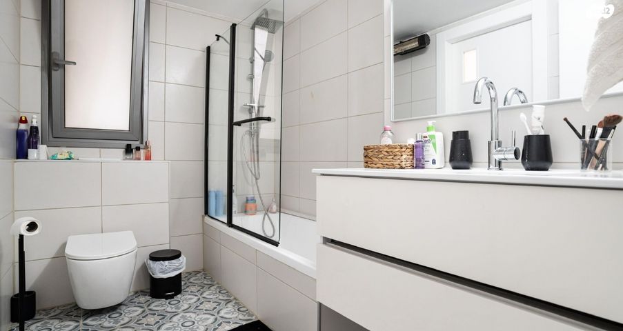 דירה, חנה רובינא, הרצליה