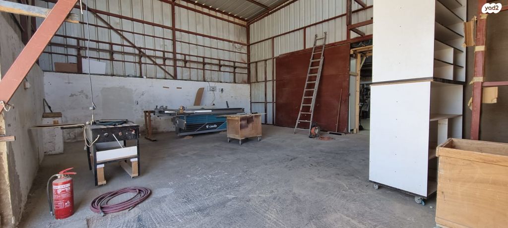 מבני תעשיה, רובע האומנים, ערד