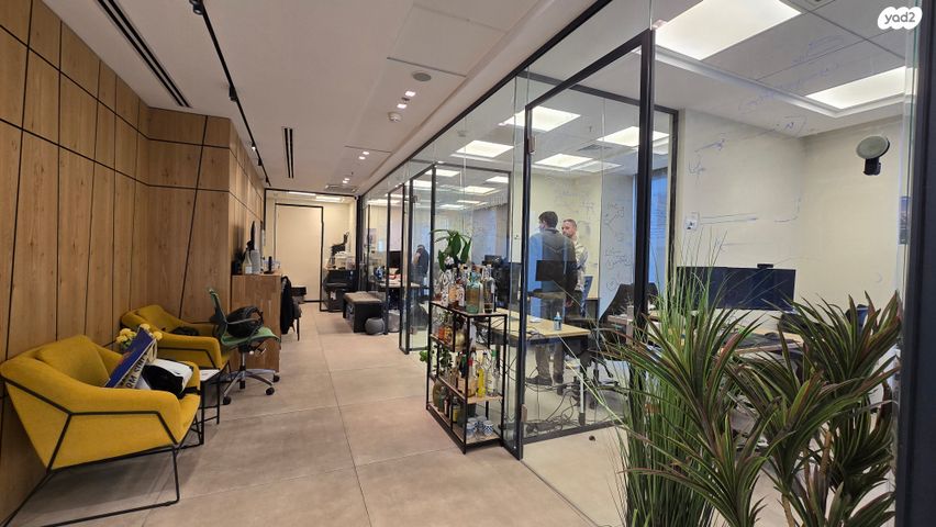 דרך מנחם בגין 156