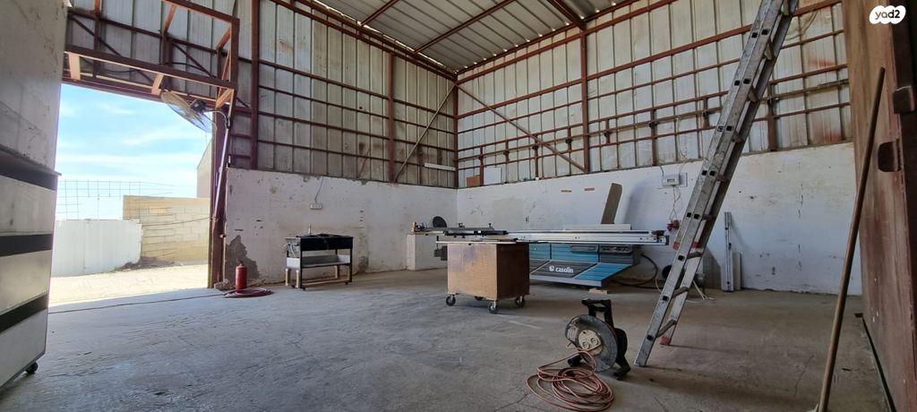 מבני תעשיה, רובע האומנים, ערד