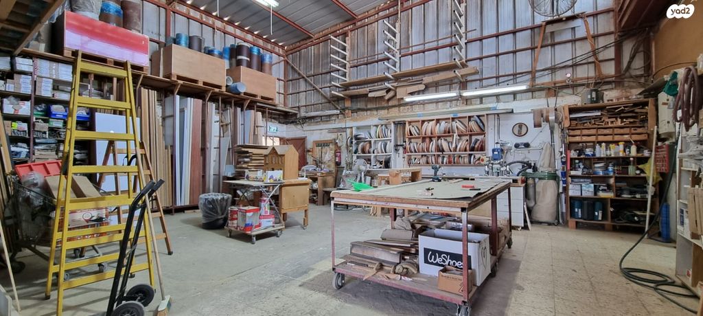 מבני תעשיה, רובע האומנים, ערד