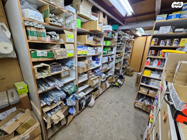 מבני תעשיה, רובע האומנים, ערד