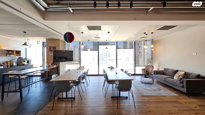 יגאל אלון 84