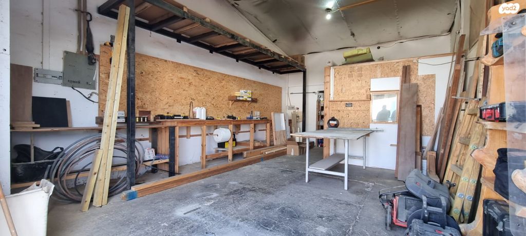 מבני תעשיה, רובע האומנים, ערד