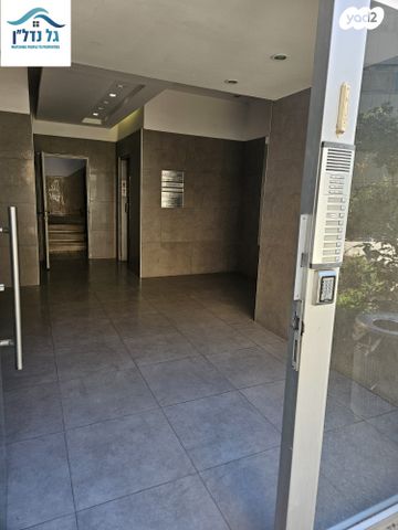 משרדים, היצירה 28, בורסה, רמת גן