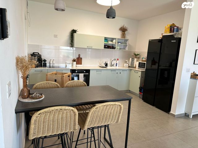 דירה, שיר השירים 1, גן יבנה מערב, גן יבנה