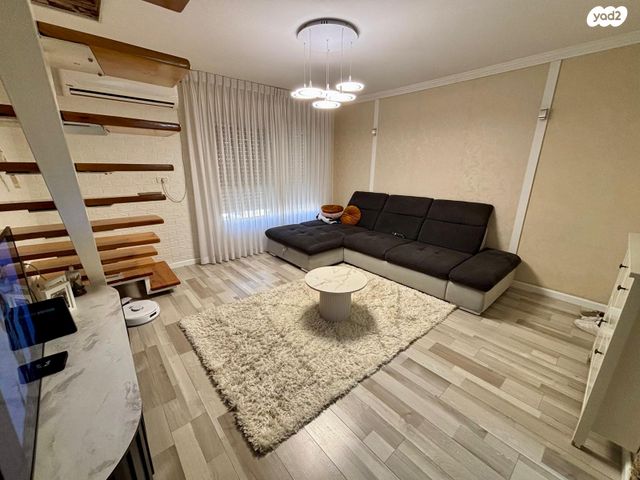 גג/ פנטהאוז, אדמונית 26, גני אביב, לוד