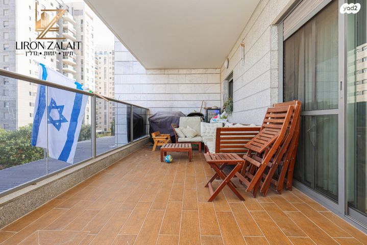 דירה, חנה רובינא, פסגות אפק, ראש העין