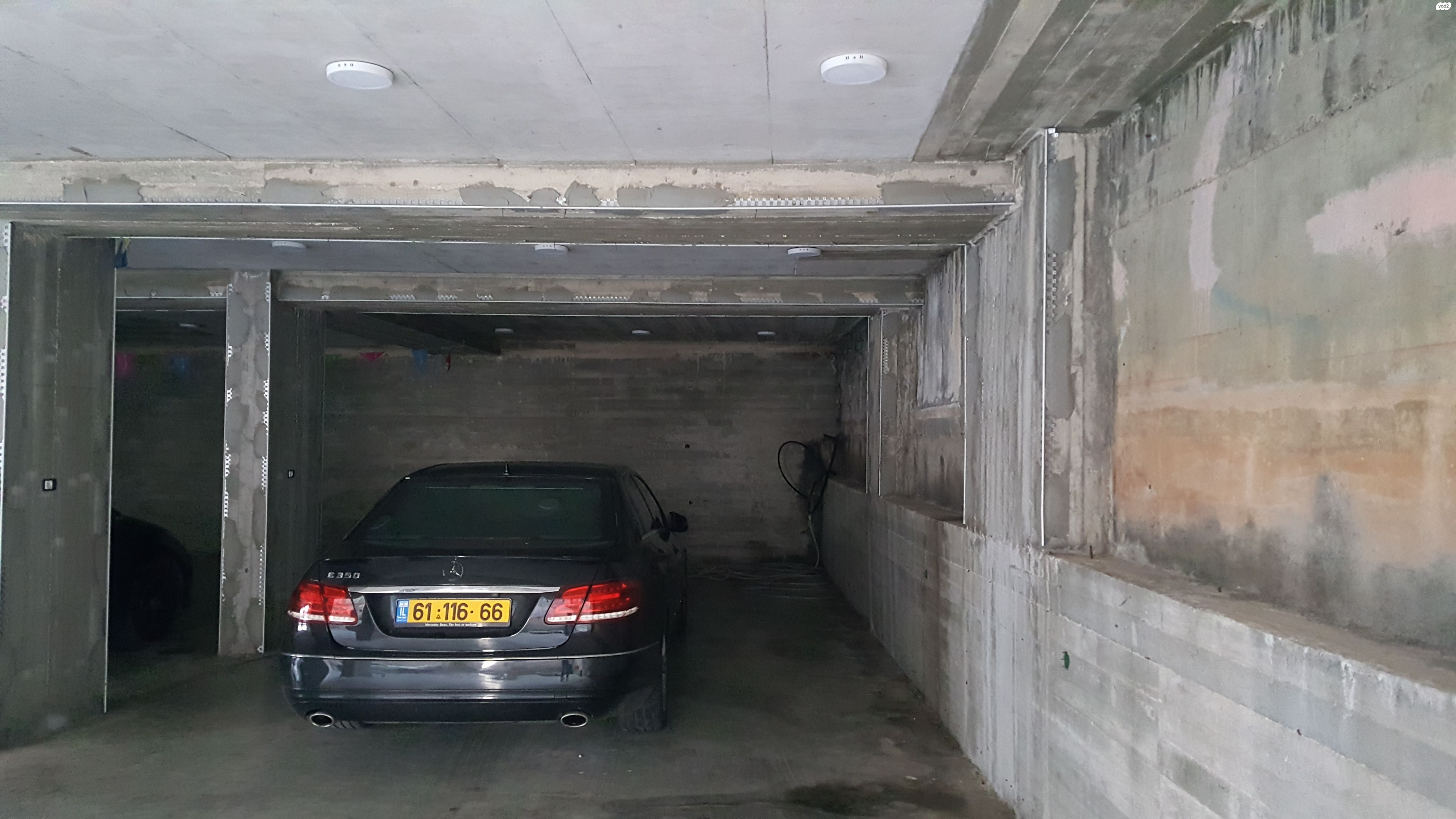 מודעת רכב מרצדס-בנץ E-class
