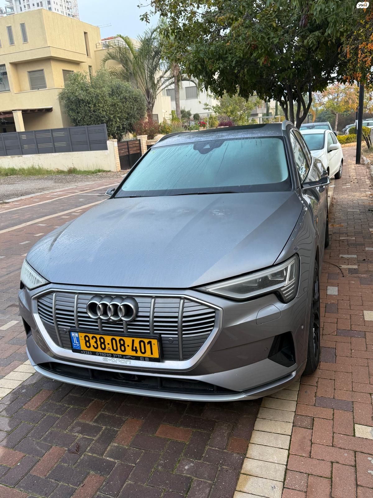 מודעת רכב אאודי E-tron