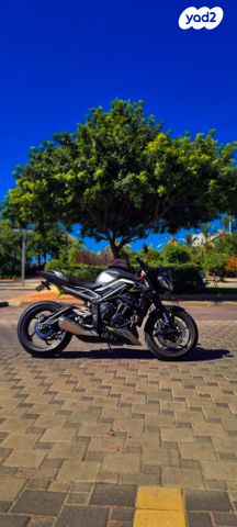 טריומף סטרייט טריפל 765