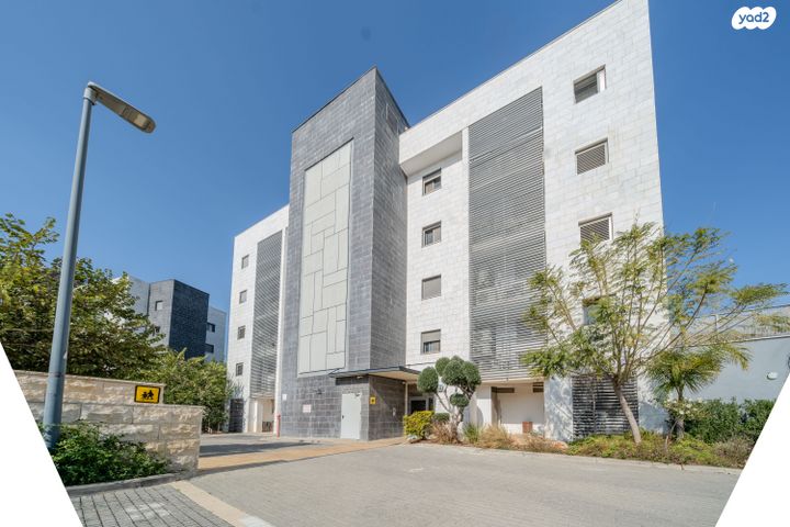 דירת גן, שוהם 48, אבני חן, חריש