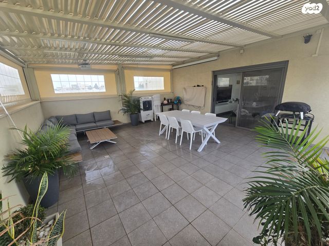 גג/ פנטהאוז, שדרות קק"ל 7, המחנה הצבאי, קרית מלאכי