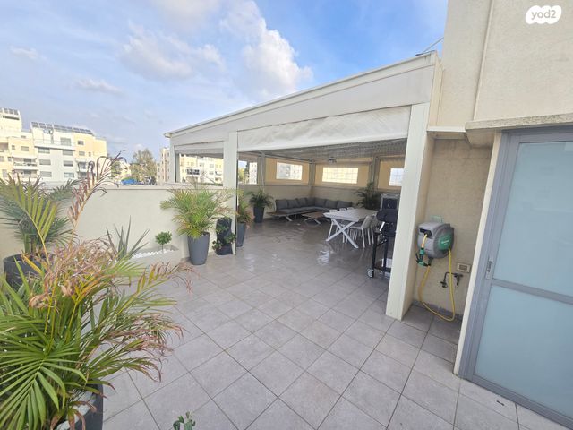 גג/ פנטהאוז, שדרות קק"ל 7, המחנה הצבאי, קרית מלאכי