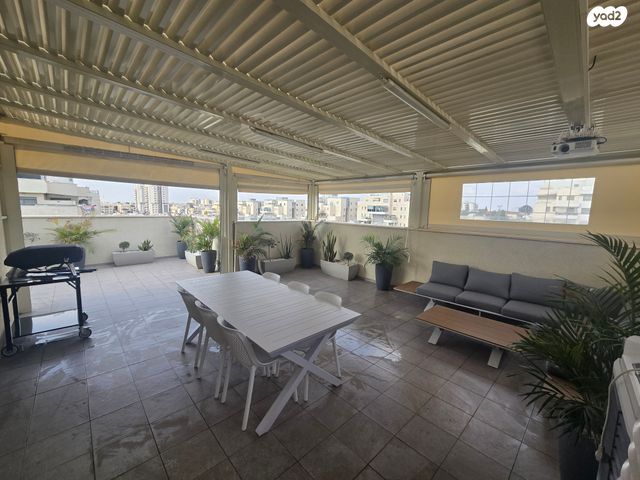 גג/ פנטהאוז, שדרות קק"ל 7, המחנה הצבאי, קרית מלאכי