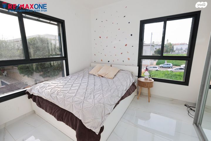 דו משפחתי, כפר סבא