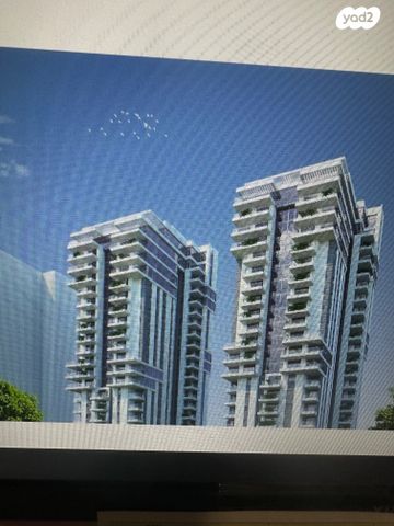 גג/ פנטהאוז, דרך מנחם בגין 1, בת ים