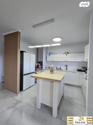 דירת גן, גבעת יערה, יקנעם עילית