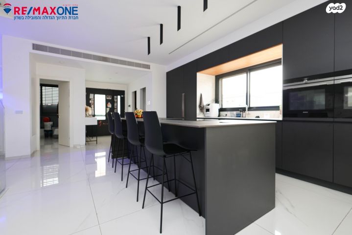 דו משפחתי, כפר סבא