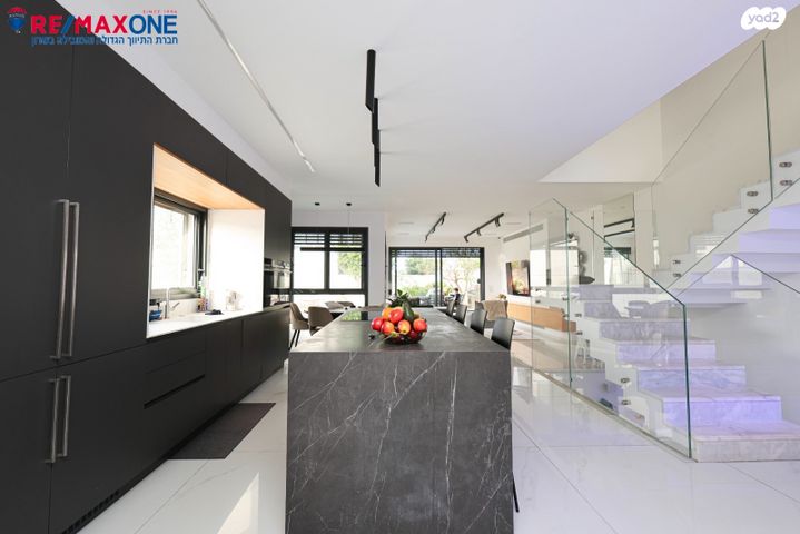 דו משפחתי, כפר סבא