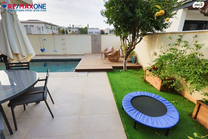 דו משפחתי, כפר סבא