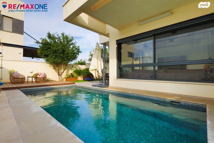 דו משפחתי, כפר סבא