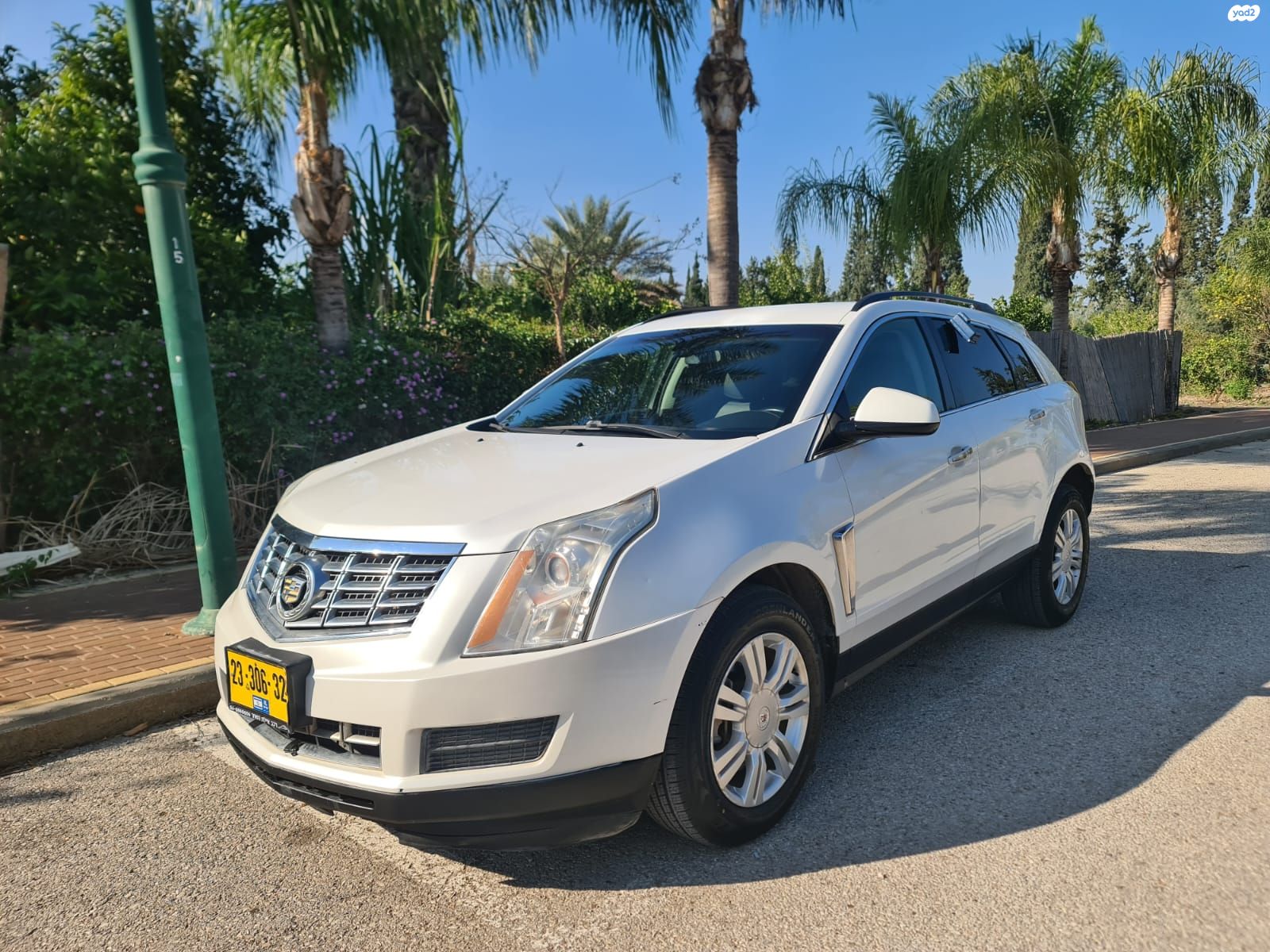 מודעת רכב קאדילק SRX